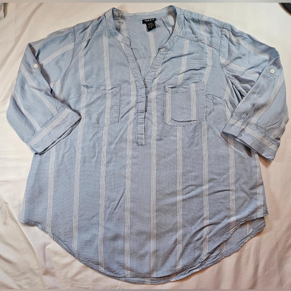 Torrid Womens Blue And White Striped 3/4 Sleeve Lightweight Blouse Size 0 Large
